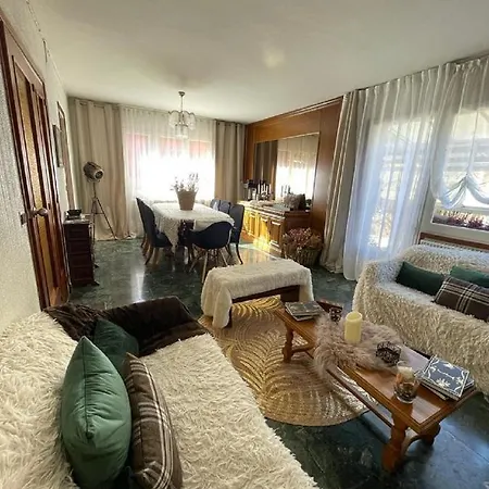 Casa O Xalet A Pie Del Funicamp - Villa